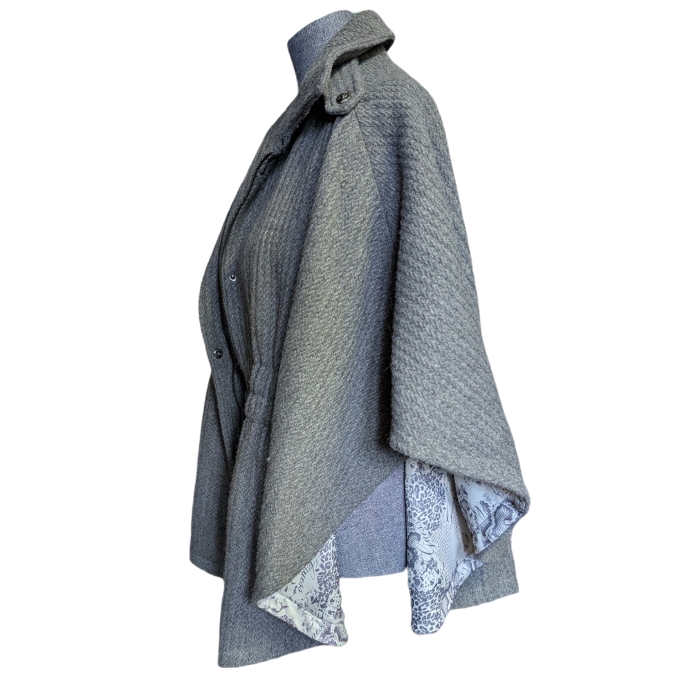 Guess (super) Cape Coat with Patterned Lining